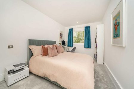 3 bedroom flat to rent - Photo 5