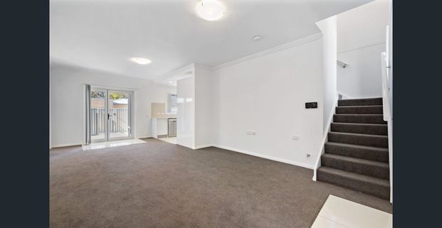 Townhouse 3/1 White Cross Road Winmalee - Modern 2 Bedroom Townhouse - Photo 1