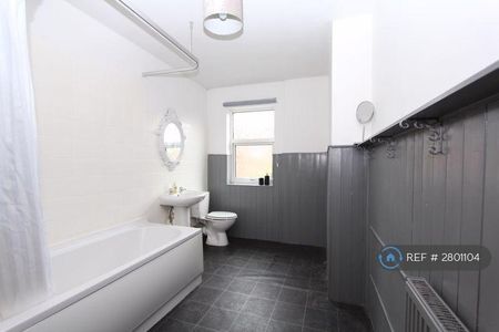 2 bedroom terraced house to rent - Photo 2