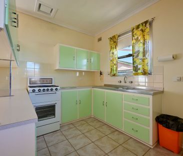 3 BEDROOM HOME WITH SHED - Photo 4