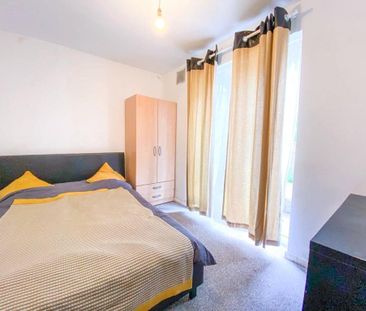 6 bedroom semi-detached house to rent - Photo 4