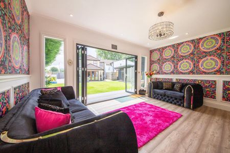 3 bedroom semi-detached house to rent - Photo 2