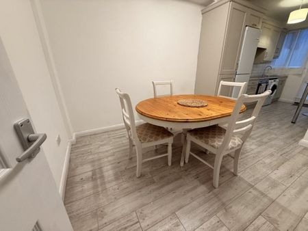 235 Donegall Road, Belfast BT12 5NB - Photo 2