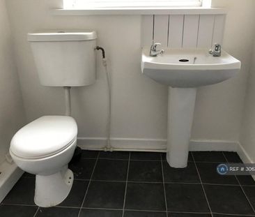 2 bedroom terraced house to rent - Photo 6