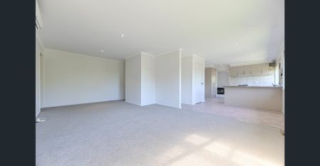 Large Family Home - Photo 2