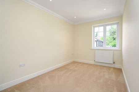 4 bedroom detached house to rent - Photo 4