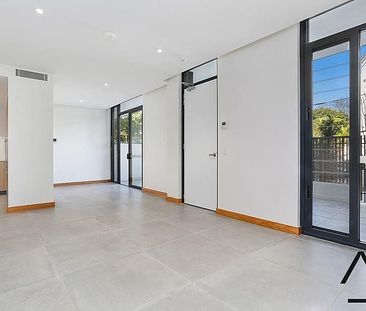 Modern Terrace Style With Private Entry - Photo 2