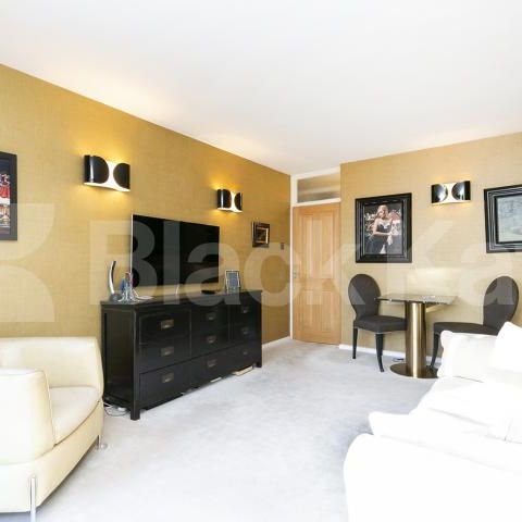 A well-appointed bright two bedroom apartment located in a private block - Photo 1