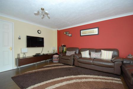 4 bedroom semi-detached house to rent - Photo 3