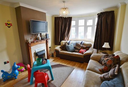 3 bedroom semi-detached house to rent - Photo 4