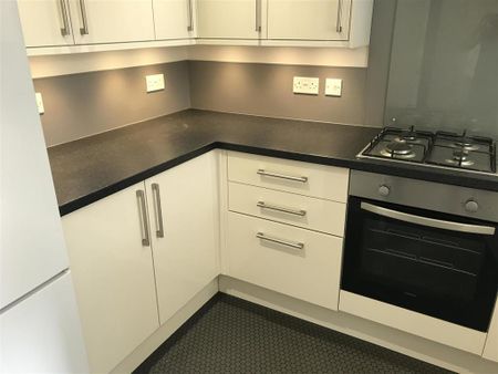 2 bedroom end of terrace house to rent - Photo 4