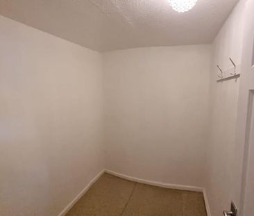 2 bedroom end of terrace house to rent - Photo 5