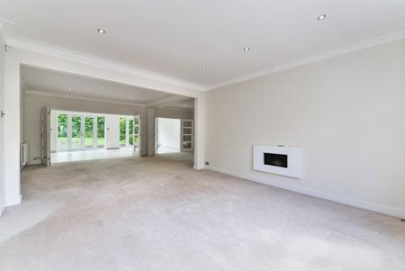 4 bedroom detached house to rent - Photo 3