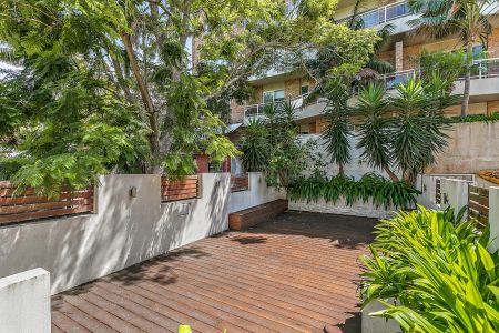 A sleek fusion of traditional and contemporary - Photo 3