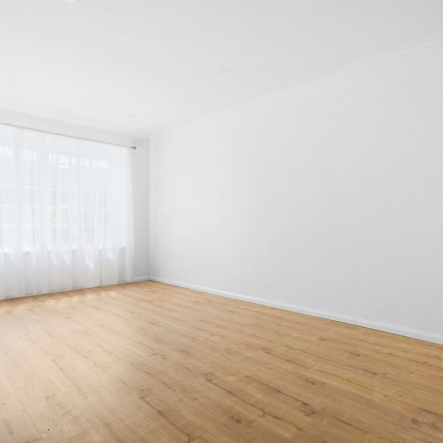 GORGEOUSLY RENOVATED | QUIET STREET - Photo 1