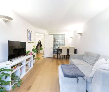 This property benefits from a bright and spacious reception room wi... - Photo 2