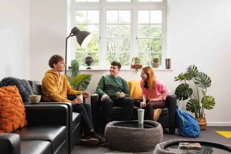 Large Standard Double Ensuite - Photo 4