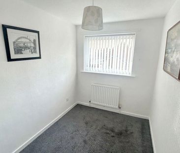 2 bed terraced house to rent in NE64 - Photo 3