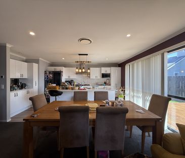 Luxury & Comfort - 4 Bedroom house - Photo 6