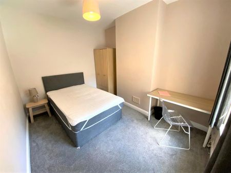 3 bedroom terraced house to rent - Photo 3