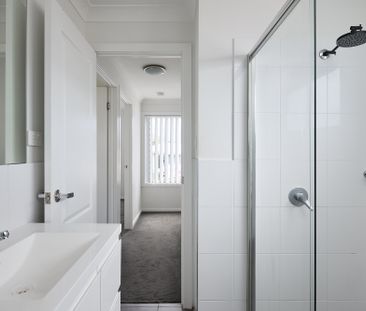 2/5 King Street, Birmingham Gardens NSW 2287 - Townhouse For Rent |... - Photo 3