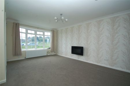 3 bed terraced house to rent in Eastway, Eastfield, YO11 - Photo 2