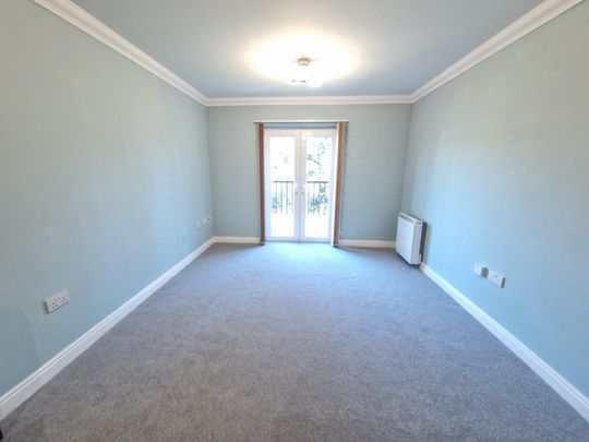 2 bedroom Flat To Let - Photo 1