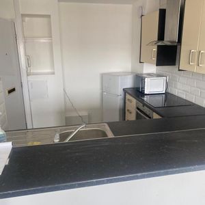 Studio to rent - Photo 2