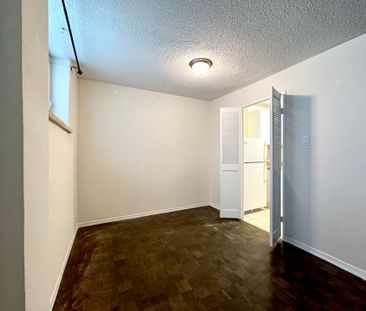 For Lease - 570 Eglinton Avenue Unit# 4, Toronto, Ontario - Photo 3