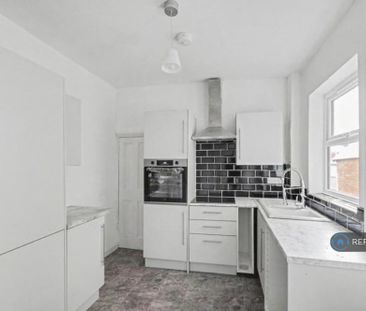 3 bedroom semi-detached house to rent - Photo 6