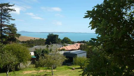 5 Bedroom House with Amazing views at Maraetai - Photo 2