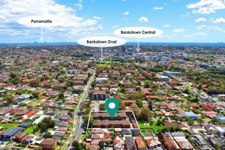 “Neat & Convenient Ground Floor Living” - Photo 3