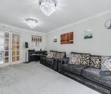 4 bedroom detached house to rent - Photo 3