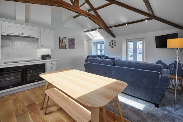 East Crescent - Photo 1