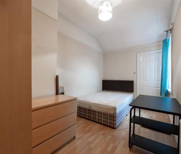 4 bedroom terraced house to rent - Photo 5