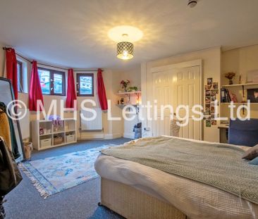 9 Bedroom End Terraced House for rent in Regent Park Avenue - Photo 2