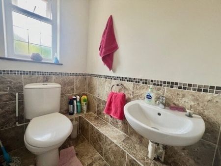 Wells Gardens, Elm Park, RM13 7LU, Property for rent - Photo 4