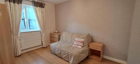 5 bedroom end of terrace house to rent - Photo 2