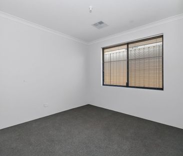 SPACE, COMFORT & CONVENIENCE | 4 BEDROOM FAMILY HOME - Photo 6