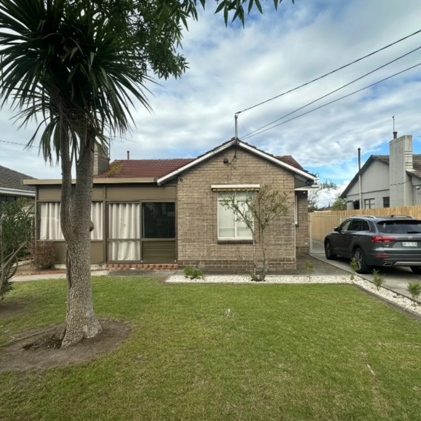 Beautifully updated and comfortable home - Photo 1