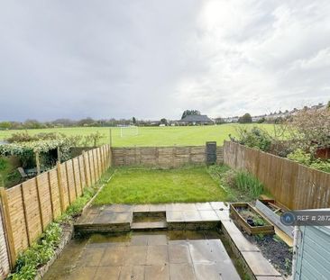4 bedroom semi-detached house to rent - Photo 6