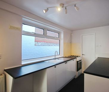 Terraced House to rent on - Photo 4