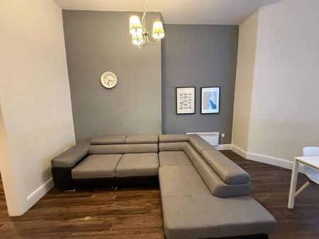 2 bedroom flat to rent - Photo 2