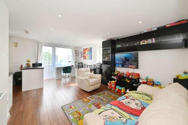 Loch Crescent, Edgware, HA8 - Photo 1