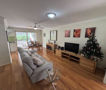 Newly Renovated Townhouse! - Photo 1