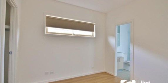 Comfortable Unit, Convenient Location - Photo 2