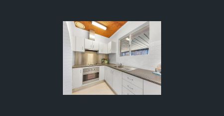 Perfect Family Home in a Prime Location! - Photo 4