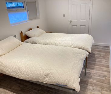 Room in a Shared House, Very Near Western Gardens Area, W5 - Photo 4