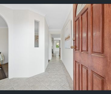 Charming Home - Photo 1