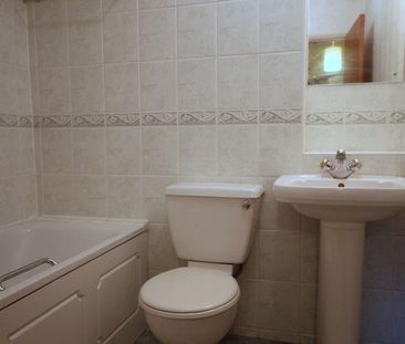 2 bedroom flat to rent - Photo 6